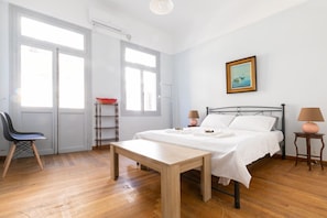 3 bedrooms, iron/ironing board, internet, bed sheets - Aisopos Myths Athens First (Αθήνα)