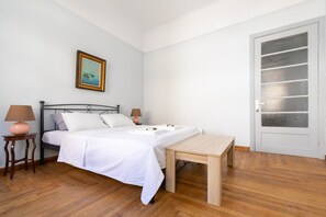 3 bedrooms, iron/ironing board, internet, bed sheets - Aisopos Myths Athens First (Αθήνα)