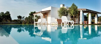 Superior pool villa w/ huge garden