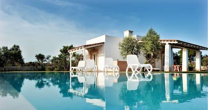 Gehobene Pool-Villa mit großem Garten