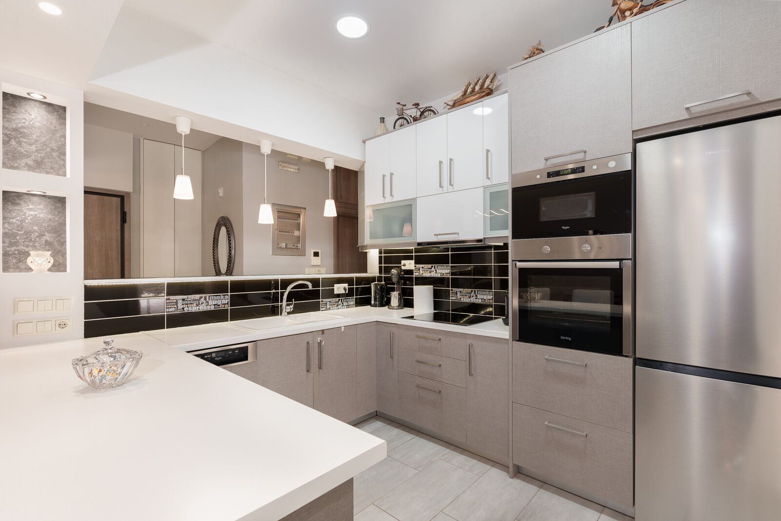 Kühlschrank, Mikrowelle, Ofen, Geschirrspüler