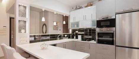 Kjøleskap, mikrobølgeovn, ovn og oppvaskmaskin