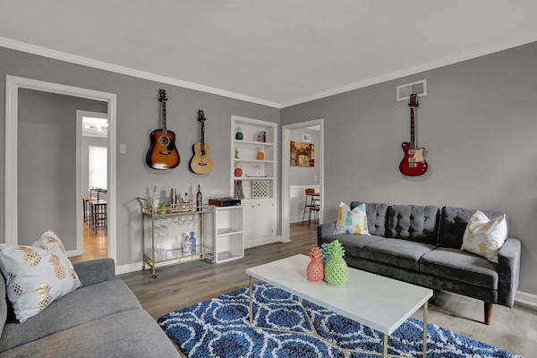 TV connectée, cheminée, baby-foot, table de tennis de table