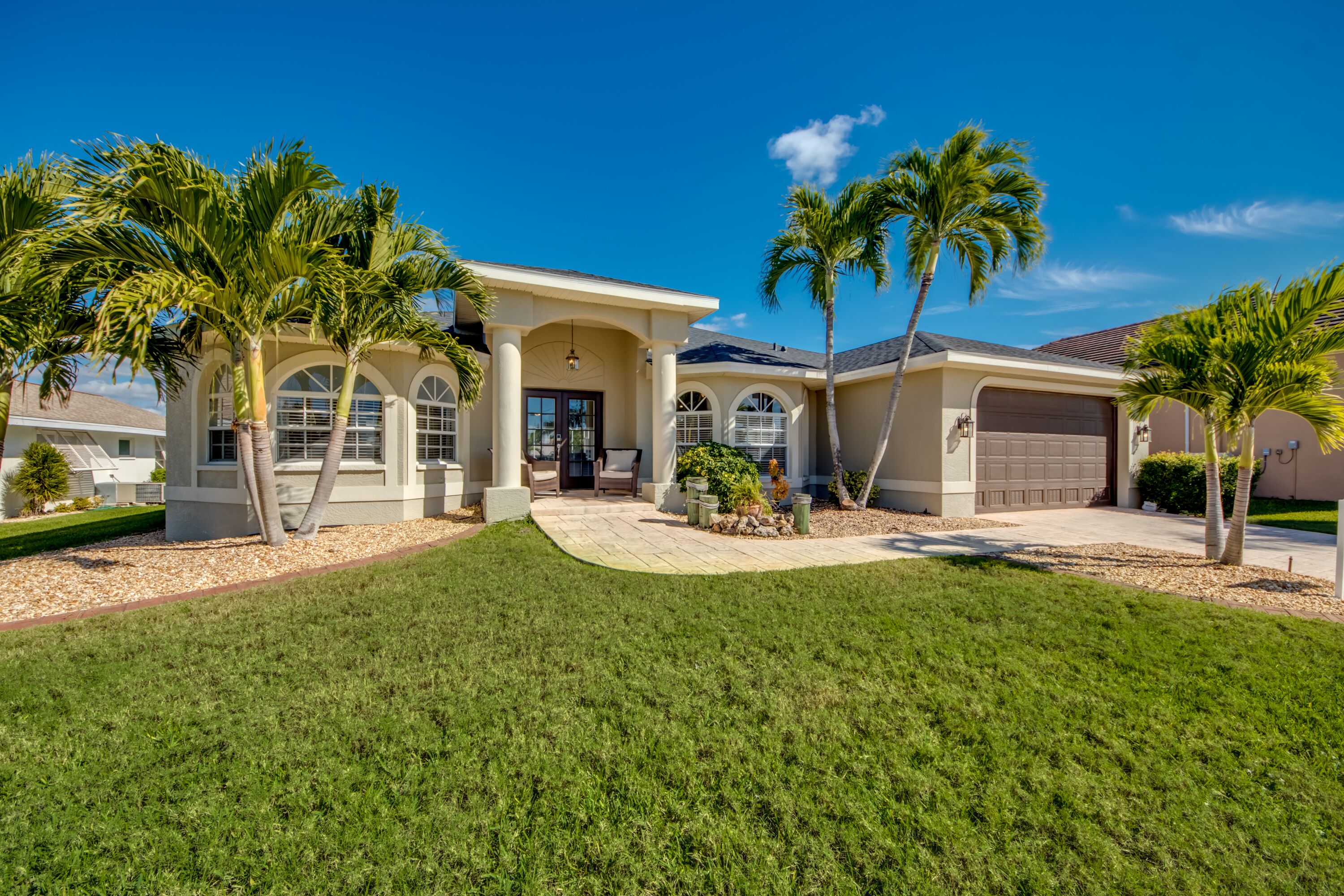 Villa Sarasota - great boating location, heated pool, cozy