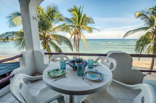 Bright and comfortable beachfront condo on Half Moon Bay