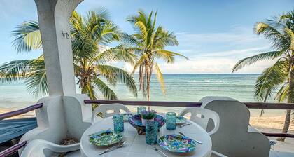 Bright and comfortable beachfront condo on Half Moon Bay