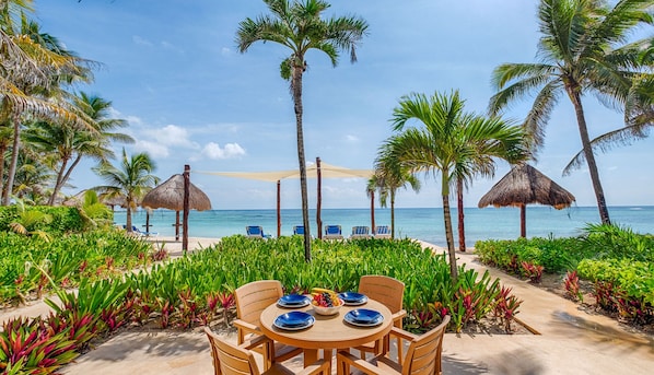 Outdoor dining - Casa Bonita at The Reef: Beachfront Condo + New Pool (Akumal)