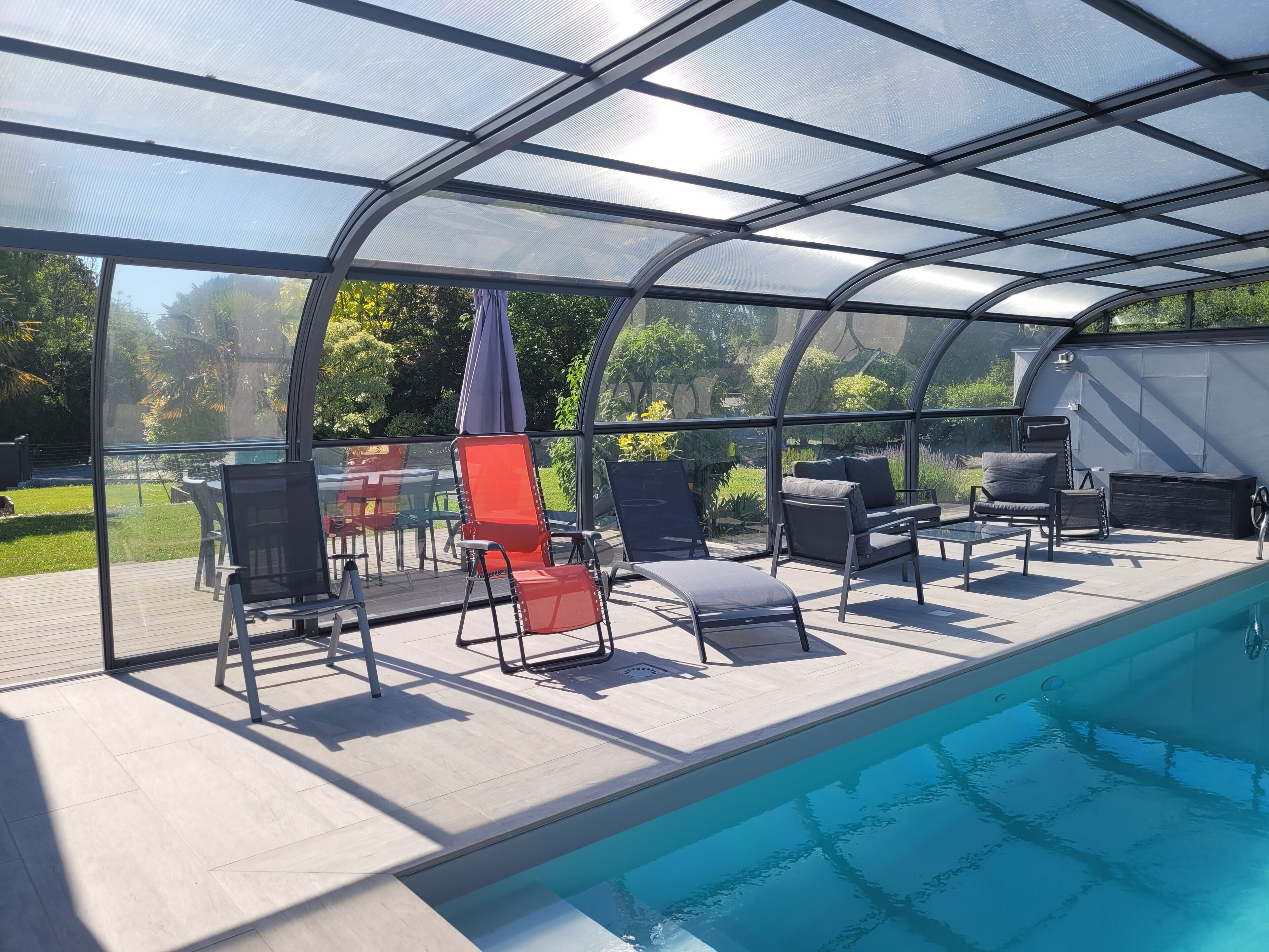 Piscine couverte, piscine extérieure