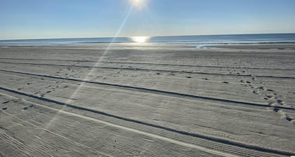 Family Size Beach Condo-Sleeps 10/ min to the Surfside Beach!