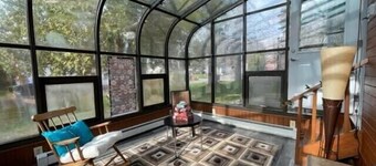 Cheerful 4 Bedroom Cottage w/free Parking & WiFi, on Lake Simcoe