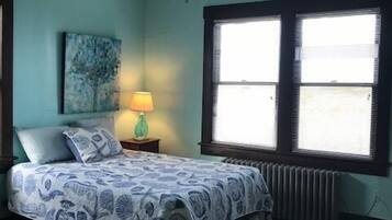 3 bedrooms, memory-foam beds, laptop workspace, free WiFi