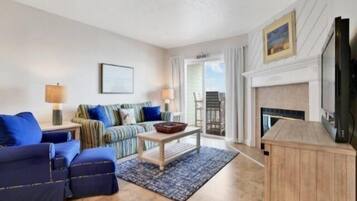 Condo, 2 Bedrooms | Living room