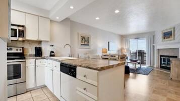 Condo, 2 Bedrooms | Private kitchen | Fridge, oven, coffee/tea maker, toaster