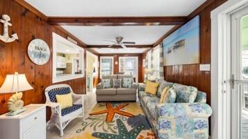 Cottage, 2 Bedrooms | Living area