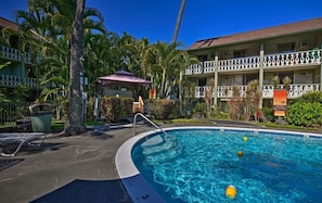 Studio | Pool