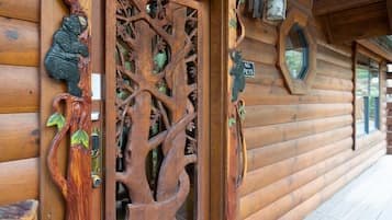 Chalet rustique, 2 chambres | Balcon
