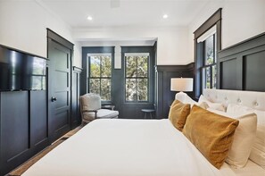 3 habitaciones, tabla de planchar con plancha, wifi y ropa de cama 