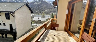 Balcony & serenity: peak views