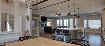 NEW Raspberry Mountain Family Farmhouse Upper Unit