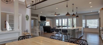 NEW Raspberry Mountain Family Farmhouse Upper Unit