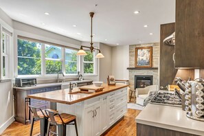 Frigorífic, microones, forn i placa de cuina