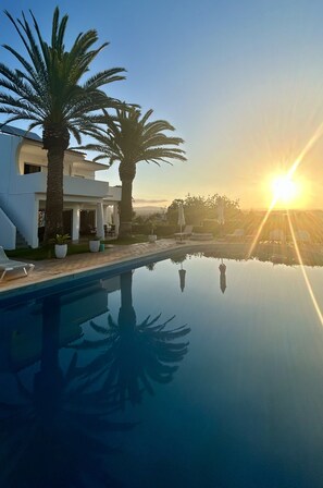 Outdoor pool - 2 bed room apartment with direct Pool access and terrace (Olhos de Água)