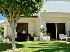 Property grounds - 2 bed room apartment with direct Pool access and terrace (Olhos de Água)