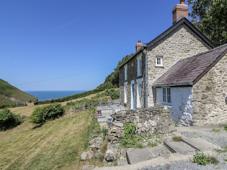 Cottage | Property grounds