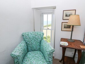 Cottage | Living area
