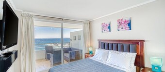 Ocean Bright 2BR W/ View, Wifi, Parking & Pool