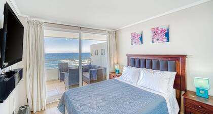 Ocean Bright 2BR W/ View, Wifi, Parking & Pool