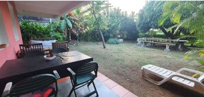 Outdoor dining - Large Studio 2 people - Quiet - Tartane (La Trinité)