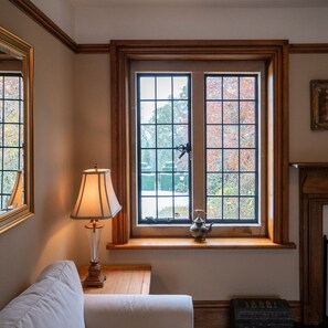 Interior - 3 Bedroom Apartment Sleeps 6 in Large Country Manor House (Warwick)