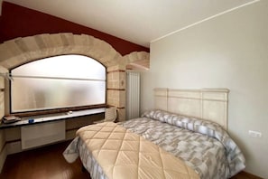 1 bedroom, desk, WiFi, bed sheets