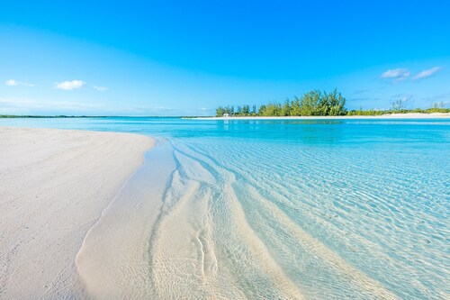 LUXURY BEACHFRONT Villa on EXQUISITE BEACH, crystal WATER. IN SANDCASTLE ESTATES