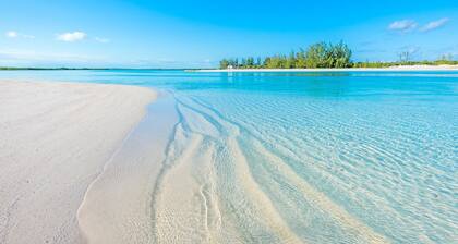 LUXURY BEACHFRONT Villa on EXQUISITE BEACH, crystal WATER. IN SANDCASTLE ESTATES