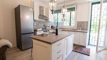 KĂŒhlschrank, Ofen, Herdplatte, GeschirrspĂŒler