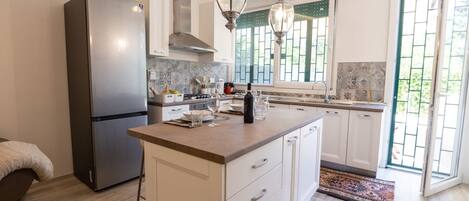 Refrigerador, horno, parrilla de estufa y lavavajillas