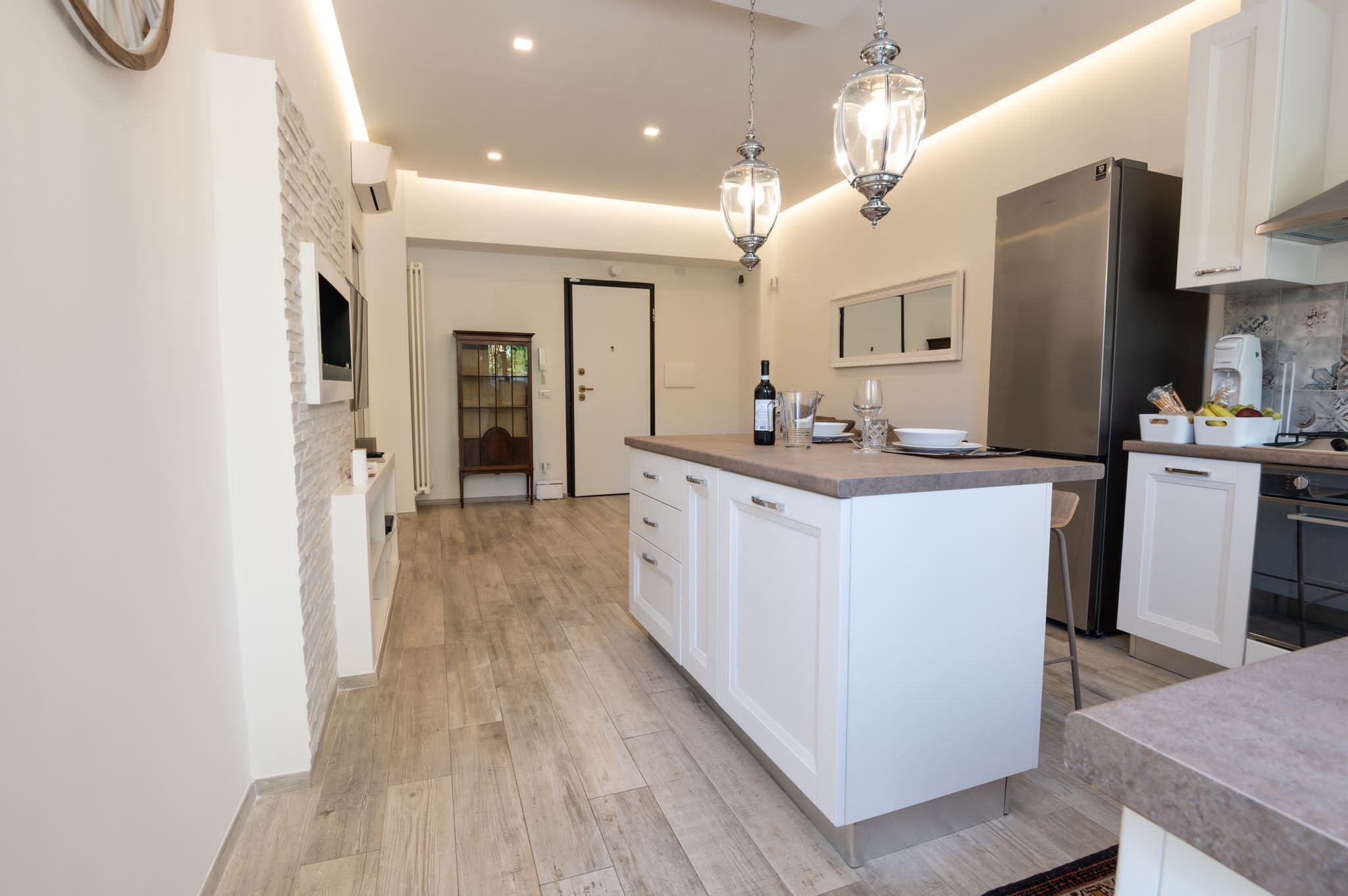 Frigorifero, forno, piano cottura, lavastoviglie