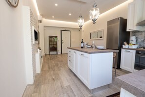 Kühlschrank, Ofen, Herdplatte, Geschirrspüler