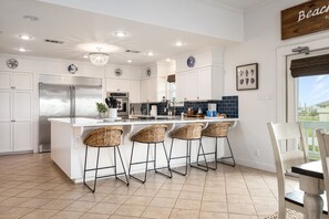Fridge, microwave, oven, stovetop - WATERCOLOR SKY BEACH HOUSE - Well-appointed house with great location!! (Crystal Beach)