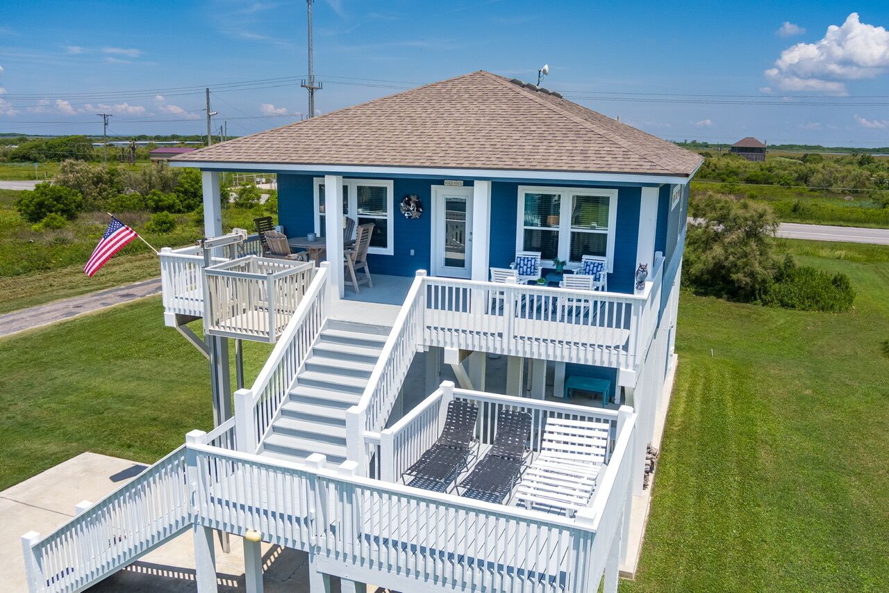 BUCKET LIST BUNGELOW - Cute beach house in a quiet area!