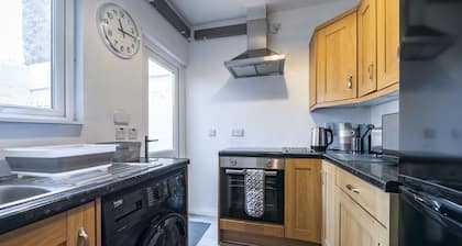 Pass the Keys | Fab 2BR home | City Centre | Local Belfast Feel