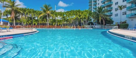 屋外プール、温水プール