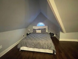 4 bedrooms, WiFi - Great downtown Indy property close to EVERYTHING (Indianapolis)