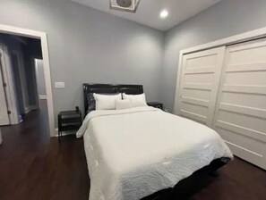 4 bedrooms, WiFi - Great downtown Indy property close to EVERYTHING (Indianapolis)
