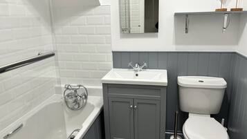 Cottage | Bathroom