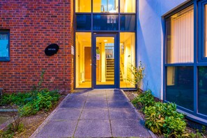 Apartment | Exterior - Impeccable 2-bed Apartment in Liverpool (Liverpool)