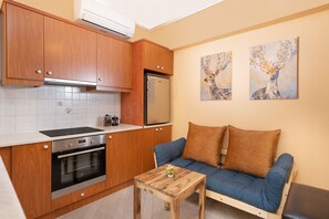 ثلاجة، ميكروويف، فرن، ماكينة لصنع القهوة/الشاي