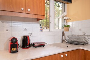 Fridge, microwave, oven, coffee/tea maker